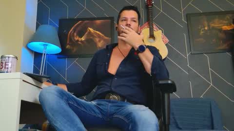 Snapshot of aaronbomer chatting on 09/22/25, 04:47 Aaron online show from 09/22/25, 04:47