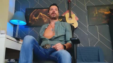 Snapshot of aaronbomer chatting on 09/23/25, 05:43 Aaron online show from 09/23/25, 05:43