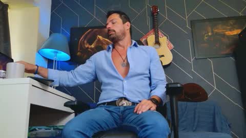 Snapshot of aaronbomer chatting on 09/27/25, 12:32 Aaron online show from 09/27/25, 12:32