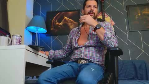 Snapshot of aaronbomer chatting on 09/29/25, 02:27 Aaron online show from 09/29/25, 02:27