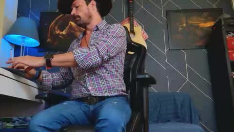 Snapshot of aaronbomer chatting on 09/30/25, 02:22 Aaron online show from 09/30/25, 02:22