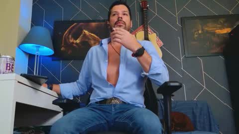 Snapshot of aaronbomer chatting on 10/02/25, 08:27 Aaron online show from 10/02/25, 08:27