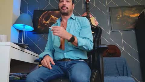 Snapshot of aaronbomer chatting on 10/04/25, 03:04 Aaron online show from 10/04/25, 03:04