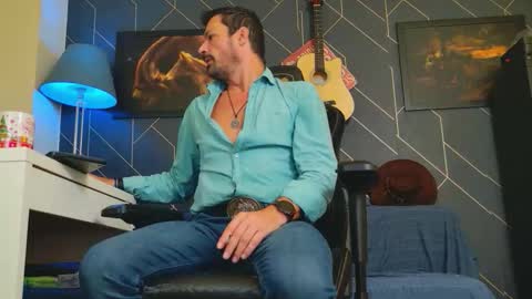 Snapshot of aaronbomer chatting on 10/05/25, 08:45 Aaron online show from 10/05/25, 08:45