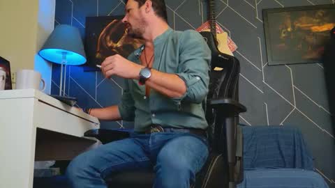 Snapshot of aaronbomer chatting on 10/06/25, 03:04 Aaron online show from 10/06/25, 03:04