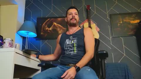 Snapshot of aaronbomer chatting on 10/12/25, 09:47 Aaron online show from 10/12/25, 09:47