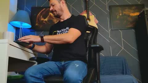 Snapshot of aaronbomer chatting on 10/14/25, 06:25 Aaron online show from 10/14/25, 06:25