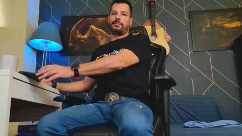 Snapshot of aaronbomer chatting on 10/18/25, 08:04 Aaron online show from 10/18/25, 08:04