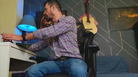 Snapshot of aaronbomer chatting on 10/20/25, 04:13 Aaron online show from 10/20/25, 04:13