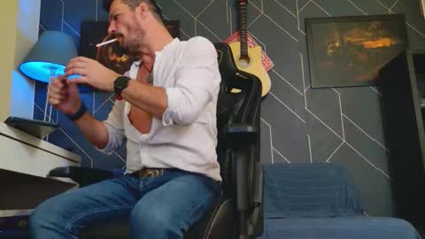 Snapshot of aaronbomer chatting on 10/21/25, 02:07 Aaron online show from 10/21/25, 02:07