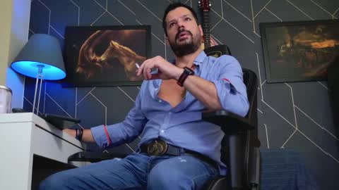 Snapshot of aaronbomer chatting on 10/27/25, 05:00 Aaron online show from 10/27/25, 05:00