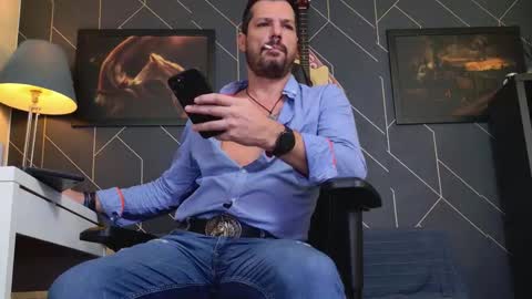 Snapshot of aaronbomer chatting on 11/01/25, 06:15 Aaron online show from 11/01/25, 06:15