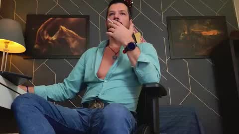 Snapshot of aaronbomer chatting on 11/05/25, 05:07 Aaron online show from 11/05/25, 05:07