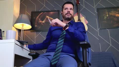 Snapshot of aaronbomer chatting on 11/07/25, 07:25 Aaron online show from 11/07/25, 07:25