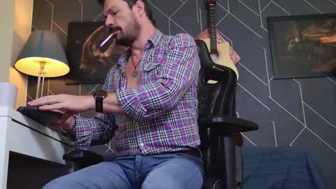 Snapshot of aaronbomer chatting on 11/14/25, 04:33 Aaron online show from 11/14/25, 04:33