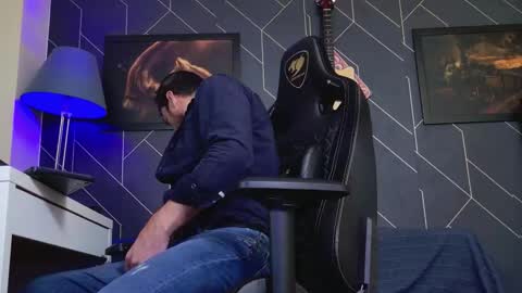 Snapshot of aaronbomer chatting on 11/19/25, 08:14 Aaron online show from 11/19/25, 08:14