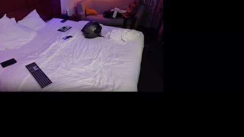 Snapshot of aaronfromthed chatting on 10/16/25, 06:14 SO FLO SUN GUY online show from 10/16/25, 06:14