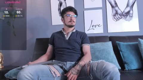 aaronfuentes7 online show from 10/04/25, 12:14