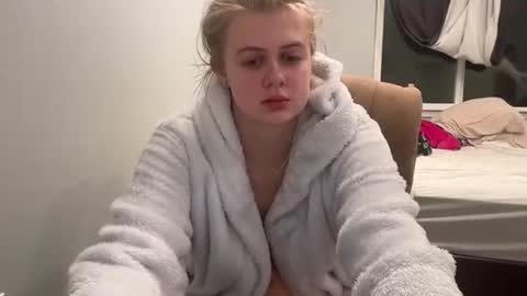 ababyy2901 online show from 11/20/25, 06:02