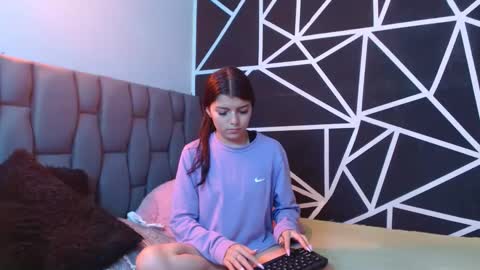 Snapshot of abby_and_chriss18 chatting on 12/18/24, 02:32 Abby y Crhiss online show from 12/18/24, 02:32