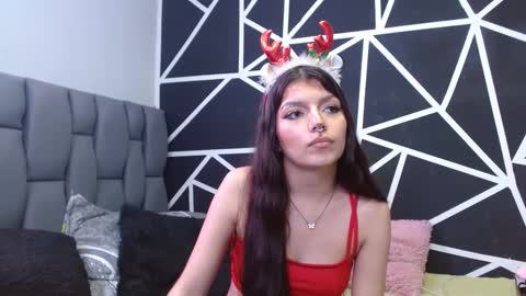 Snapshot of abby_and_chriss18 chatting on 12/19/24, 02:34 Abby y Crhiss online show from 12/19/24, 02:34