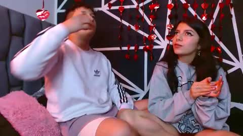 Snapshot of abby_and_chriss18 chatting on 02/15/25, 06:33 Abby y Crhiss online show from 02/15/25, 06:33