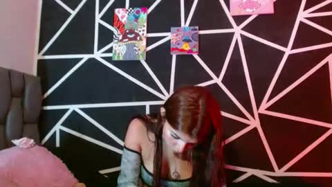 Snapshot of abby_and_chriss18 chatting on 09/18/25, 02:57 Abby y Crhiss online show from 09/18/25, 02:57
