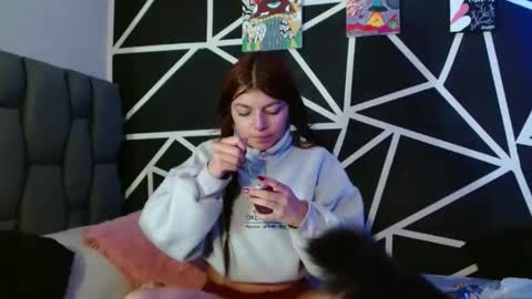 Snapshot of abby_and_chriss18 chatting on 10/01/25, 03:01 Abby y Crhiss online show from 10/01/25, 03:01