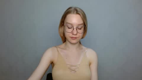 Snapshot of abbymoore__ chatting on 01/23/25, 09:39 Abby Lovense is active online show from 01/23/25, 09:39