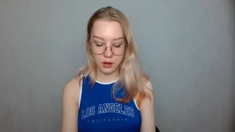 Snapshot of abbymoore__ chatting on 02/02/25, 10:02 Abby Lovense is active online show from 02/02/25, 10:02