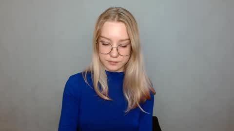 Snapshot of abbymoore__ chatting on 02/11/25, 11:43 Abby Lovense is active online show from 02/11/25, 11:43