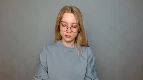 Snapshot of abbymoore__ chatting on 02/25/25, 06:47 Abby Lovense is active online show from 02/25/25, 06:47