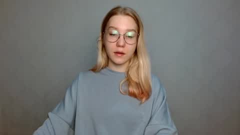 Snapshot of abbymoore__ chatting on 03/01/25, 08:13 Abby Lovense is active online show from 03/01/25, 08:13