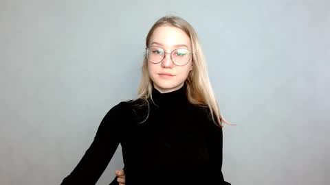 Snapshot of abbymoore__ chatting on 03/06/25, 11:36 Abby Lovense is active online show from 03/06/25, 11:36