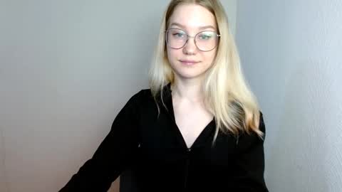 Snapshot of abbymoore__ chatting on 03/12/25, 12:36 Abby Lovense is active online show from 03/12/25, 12:36