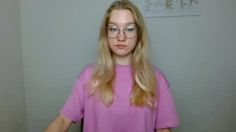 Snapshot of abbymoore__ chatting on 09/19/25, 10:27 Abby Lovense is active online show from 09/19/25, 10:27