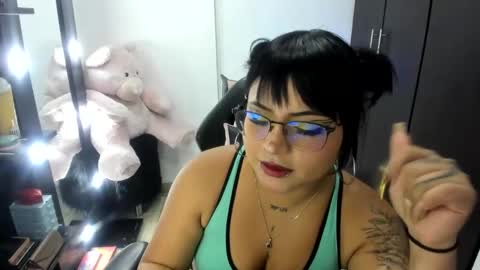 Snapshot of abbyxlee chatting on 12/23/24, 07:28 online show from 12/23/24, 07:28