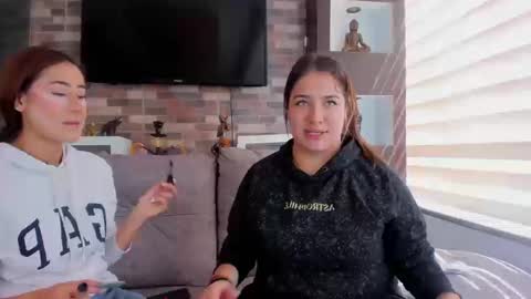 Snapshot of abella_as chatting on 09/22/25, 01:46 Abella online show from 09/22/25, 01:46