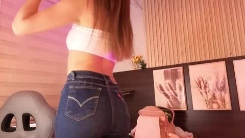 Snapshot of abella_as chatting on 09/29/25, 02:22 Abella online show from 09/29/25, 02:22