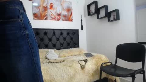 Abigail online show from 03/10/25, 12:37