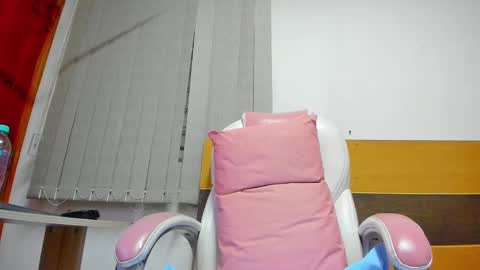 Snapshot of abiigail_fox chatting on 02/25/25, 06:14 Abigail online show from 02/25/25, 06:14