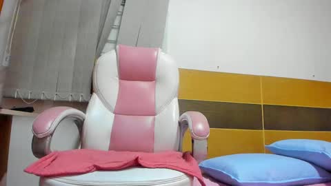 Snapshot of abiigail_fox chatting on 02/28/25, 03:04 Abigail online show from 02/28/25, 03:04