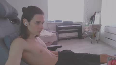 hi  cum in pvt noi extra tip online show from 03/02/25, 09:42