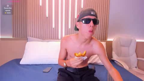 abraham_horny18 online show from 10/28/25, 10:30