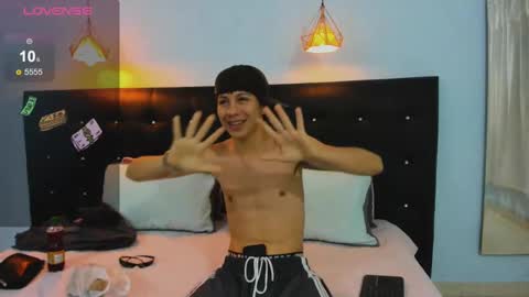 abraham_horny18 online show from 11/17/25, 08:25