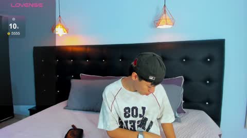 abraham_horny18 online show from 11/18/25, 08:24