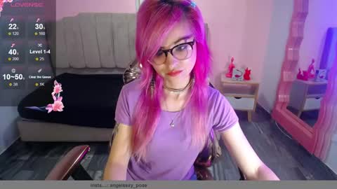 abril_ch_ online show from 10/18/25, 10:38