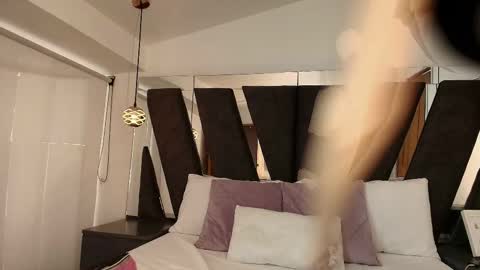  Abril  online show from 10/18/25, 09:37