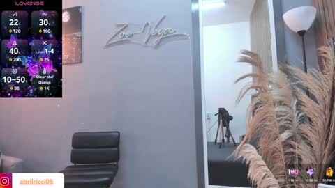Snapshot of abril_ricci chatting on 01/30/25, 10:19 Abril online show from 01/30/25, 10:19