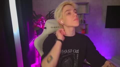 Nick online show from 11/17/25, 04:18